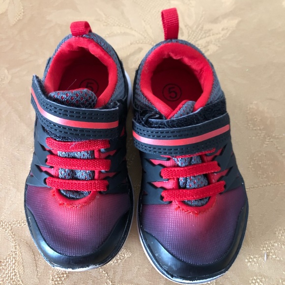 Boys toddler shoes - Size 5